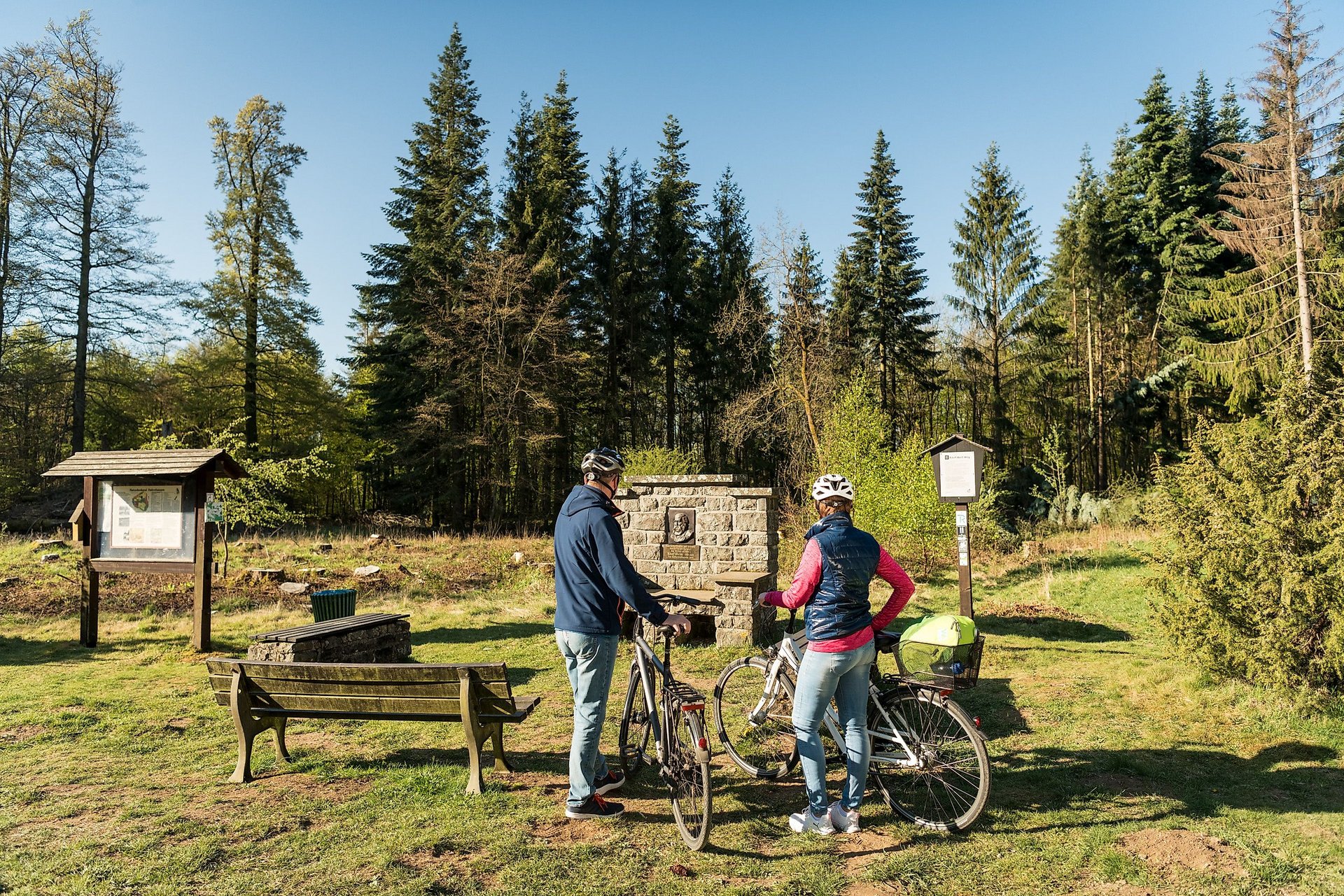 Ulmtalradweg am Knoten-Adolf Weis Gedenkstein