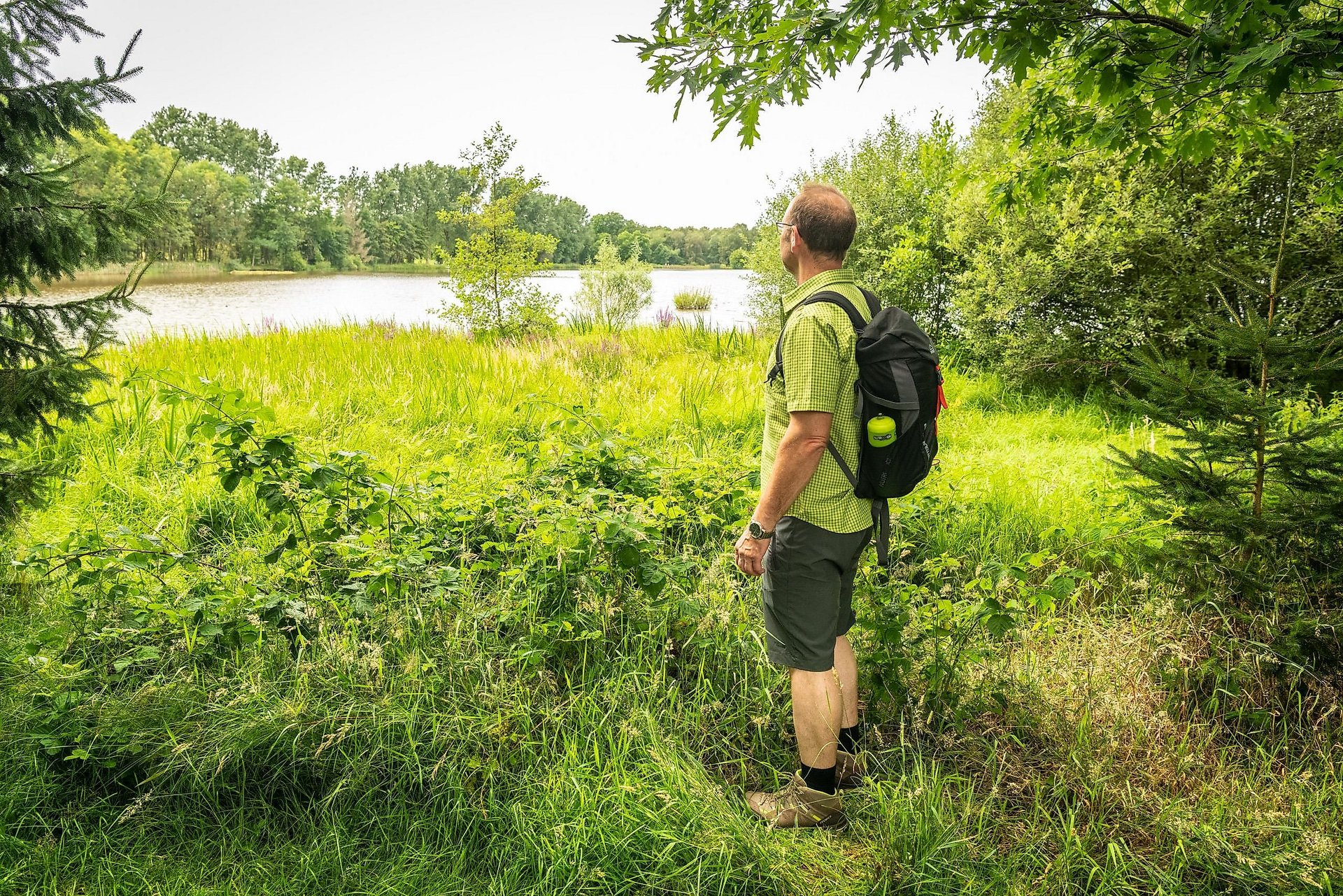 Wanderer am Elkenrother Weiher