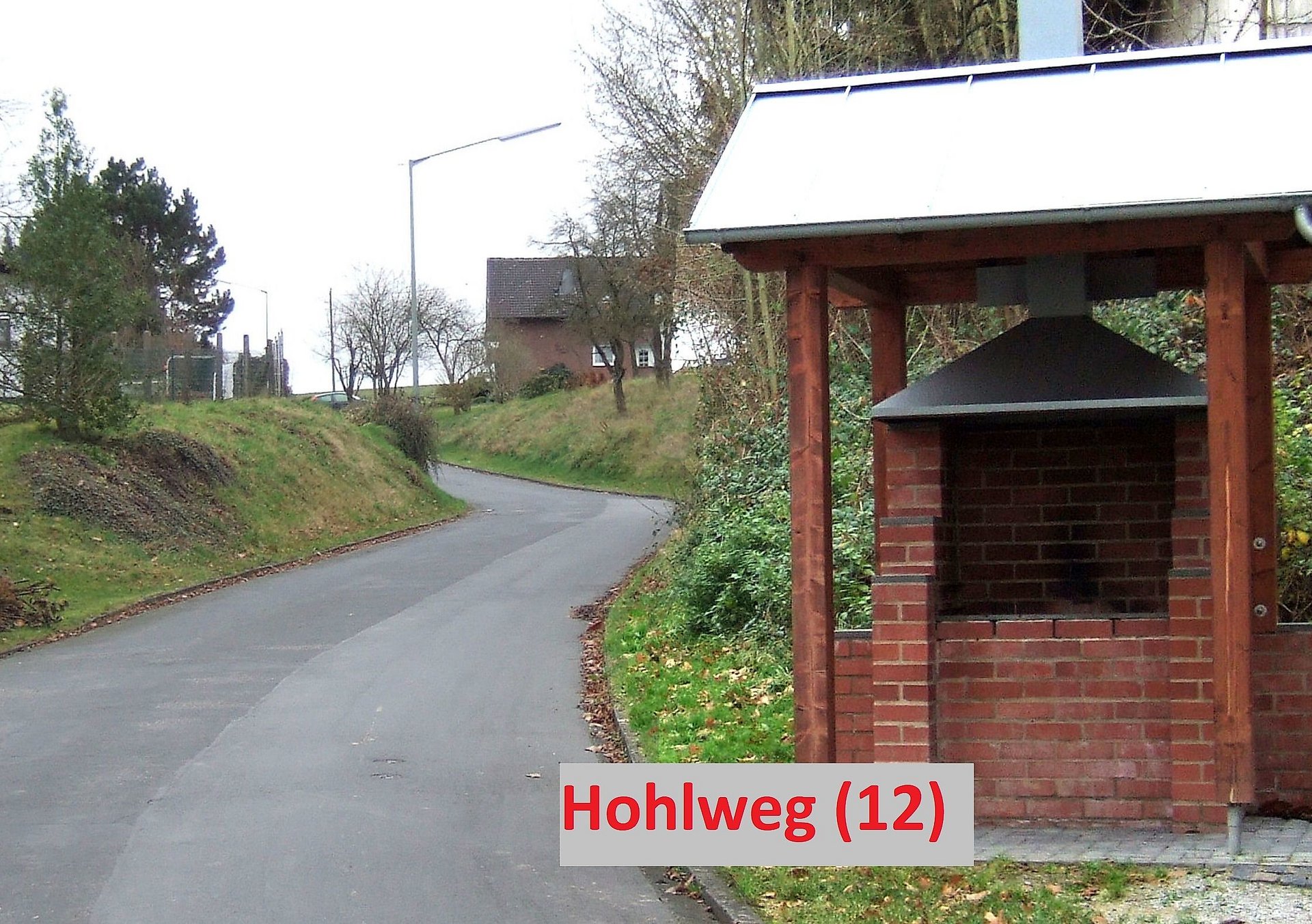 Hohlweg beim dorfplatz Amteroth