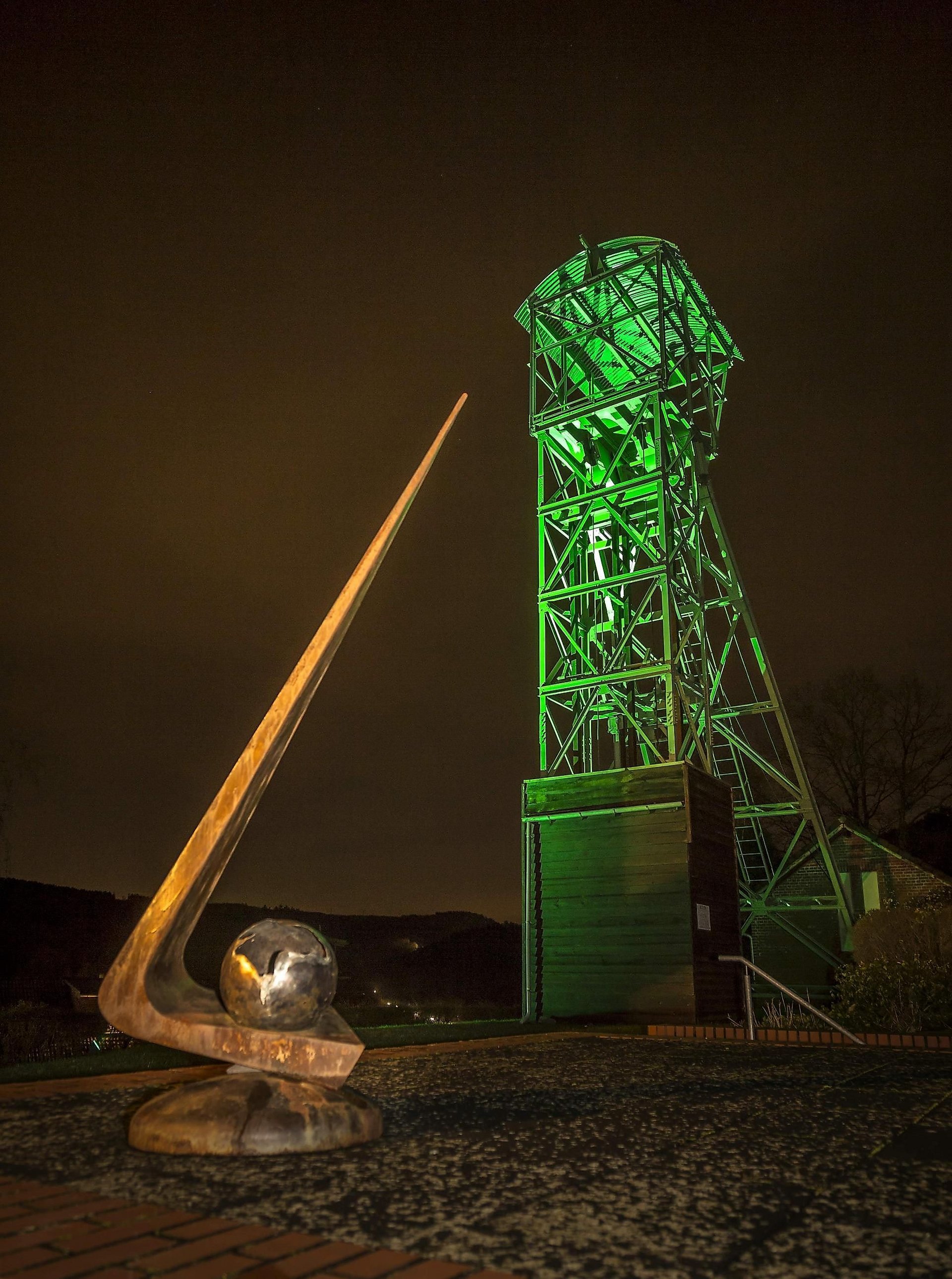 Förderturm bei Nacht