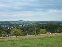 Weitblick zum Raiffeisenturm Heupelzen