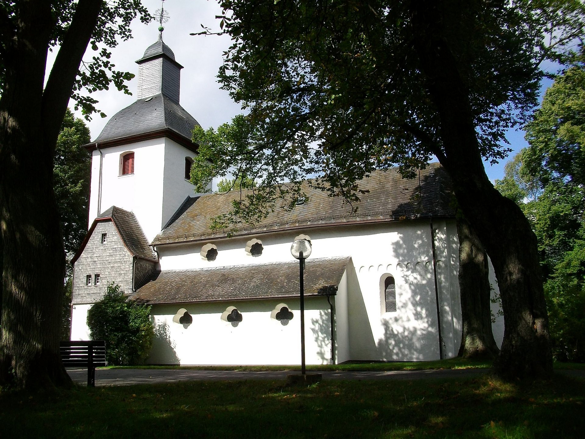 Romanische Kirche in Almersbach